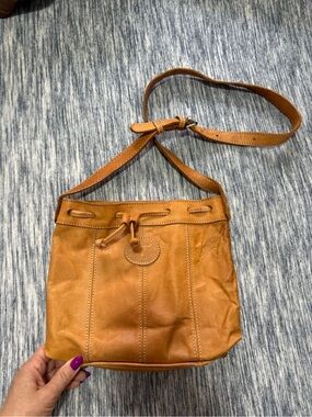 Vintage Leather Drawstring Crossbody Bag - Tan